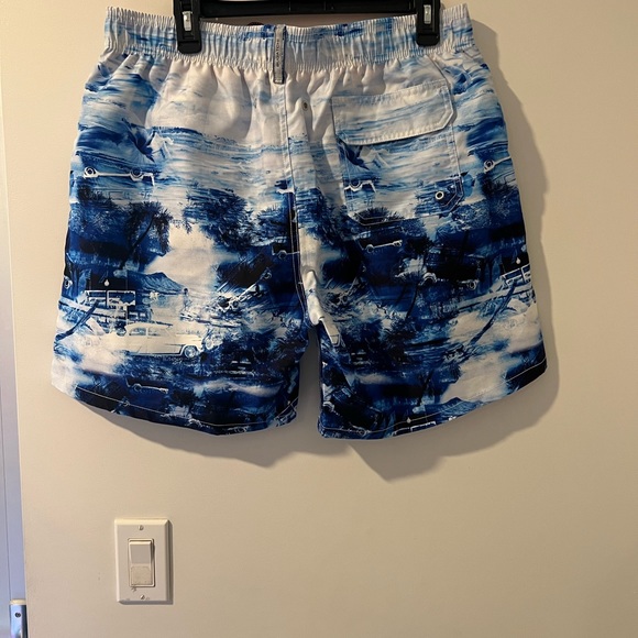 Men's Bugatchi Swim Trunks Blue Tropical Print Size: XL. MSRP: $99 - Picture 6 of 8
